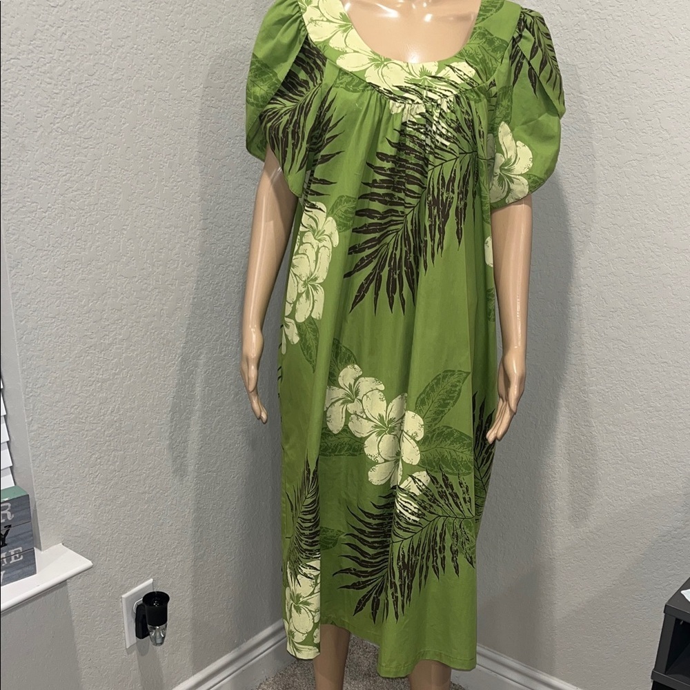 Vintage Bishop St. Green Floral Dress w/ pockets. Tulip sleeves.
